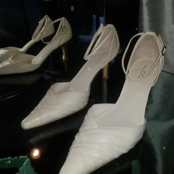 ALDO leather pointy toe heels w ankle strap - Picture 5 of 7